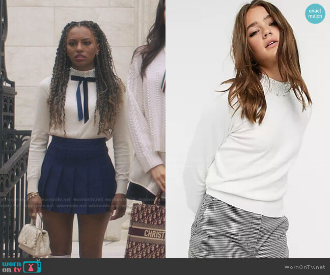 QED London Turtleneck Pearl Embellished Sweater worn by Monet de Haan (Savannah Lee Smith) on Gossip Girl
