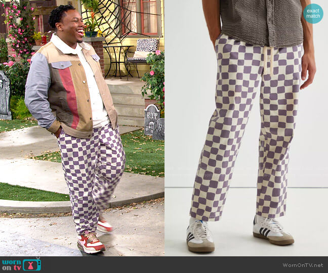 Urban Outfitters Printed Checkerboard Beach Pant worn by Marty (Marcel Spears) on The Neighborhood