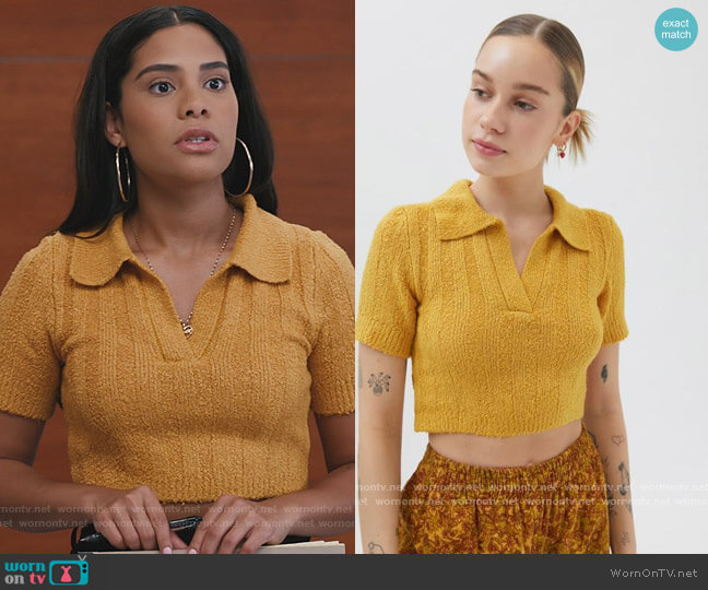 Urban Outfitters Andrea Cropped Sweater worn by Daisy (Haskiri Velazquez) on Saved By The Bell
