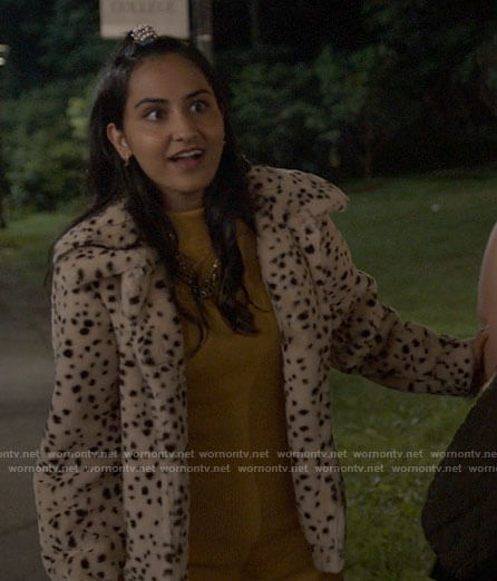 Bela’s animal print fur jacket on The Sex Lives of College Girls