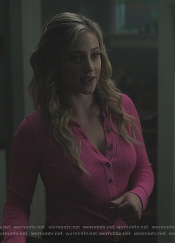 Betty’s pink ribbed cardigan on Riverdale