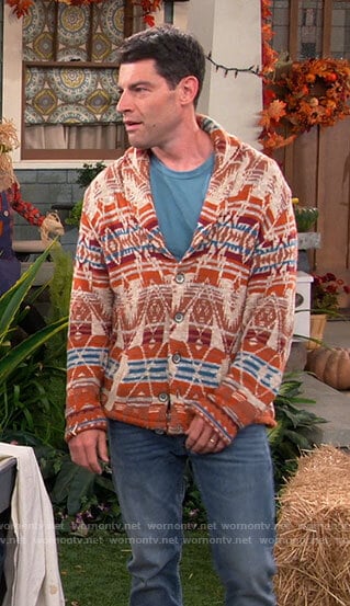 Dave’s patterned cardigan on The Neighborhood