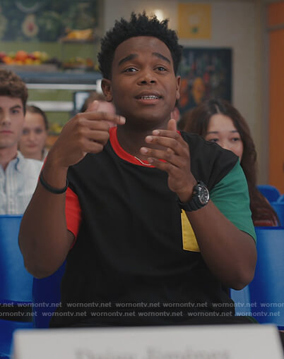 Devante’s black colorblock tee on Saved By The Bell