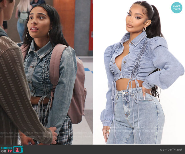 Fashion Nova Bust A Move Ruched Denim Jacket worn by Daisy (Haskiri Velazquez) on Saved By The Bell