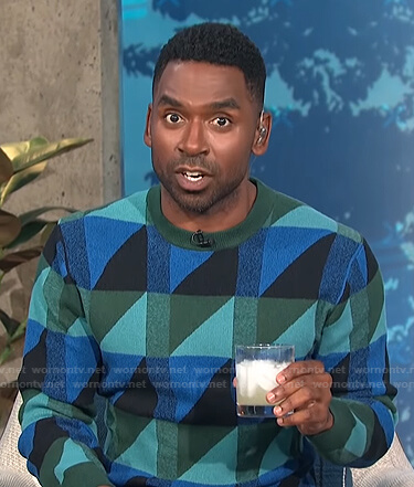 Justin’s blue and green geometric sweater on E! News Daily Pop
