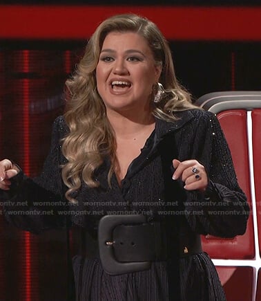 Kelly’s black wide belt on The Voice