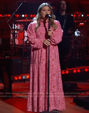 Kelly’s pink floral maxi dress on The Kelly Clarkson Show