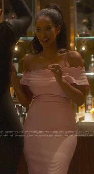 Kelly’s pink scalloped off-shoulder dress on Supergirl