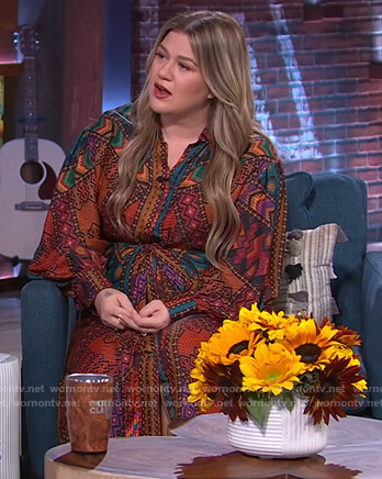 Kelly’s mixed print shirtdress on The Kelly Clarkson Show