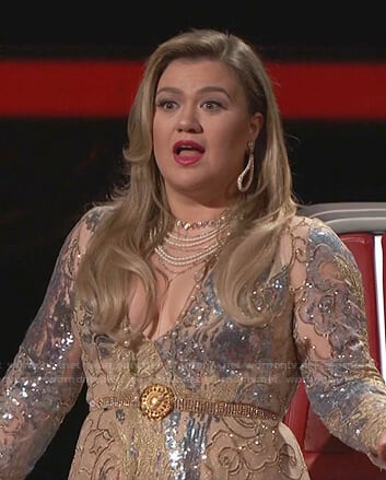 Kelly’s sequin v-neck gown on The Voice