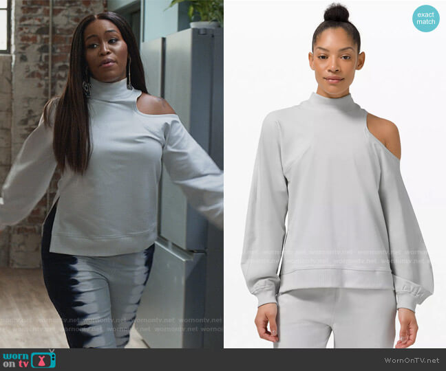 Lululemon LA Asymmetrical-Cut-Out Crew worn by Brianna (Eve) on Queens