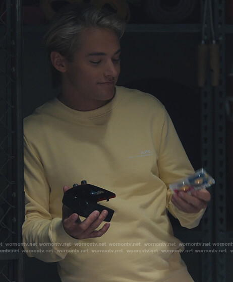 Mac’s yellow sweatshirt on Saved By The Bell