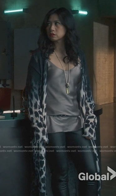 Mel’s long ombre leopard print cardigan on The Equalizer