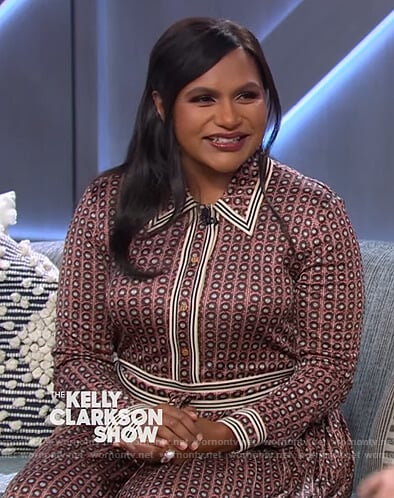 Mindy Kaling’s geometric satin shirtdress on The Kelly Clarkson Show
