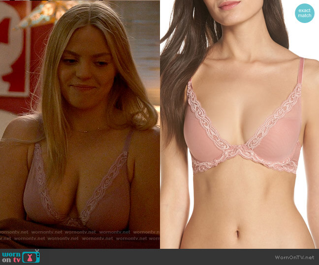 Natori Feathers Bra in Frose worn by Leighton Murray (Reneé Rapp) on The Sex Lives of College Girls