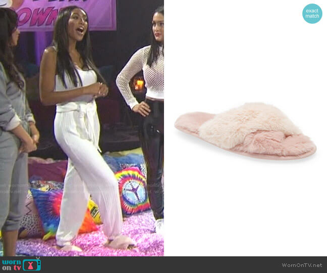 Nordstrom Snuggle Plush Faux Fur Slipper worn by Tayshia Adams on The Bachelorette
