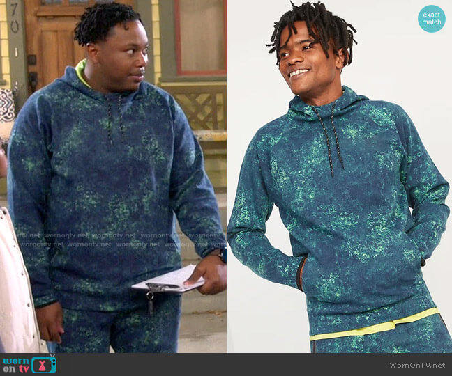Old Navy Dynamic Fleece Pullover Hoodie in Admiral Blue Print worn by Marty (Marcel Spears) on The Neighborhood