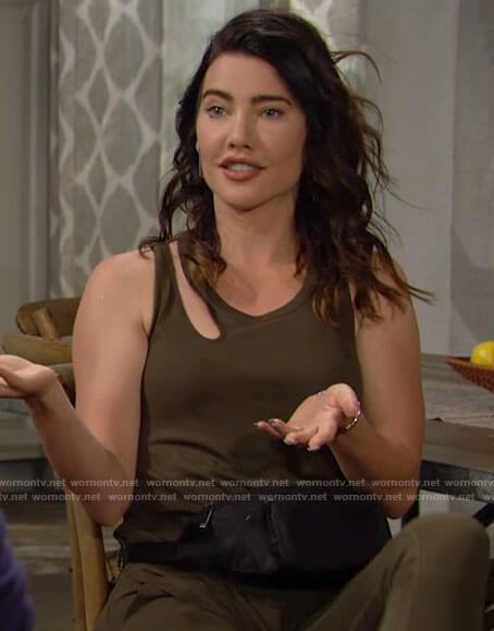 Steffy’s hiking outfit on The Bold and the Beautiful