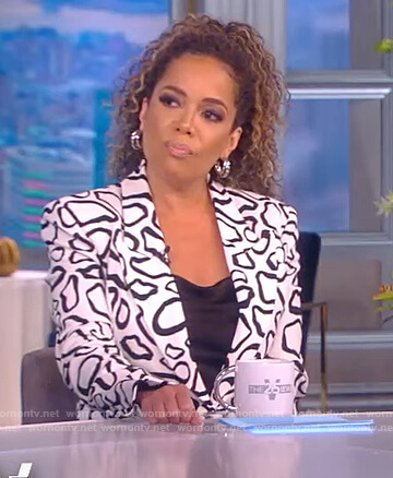 Sunny’s giraffe print blazer on The View