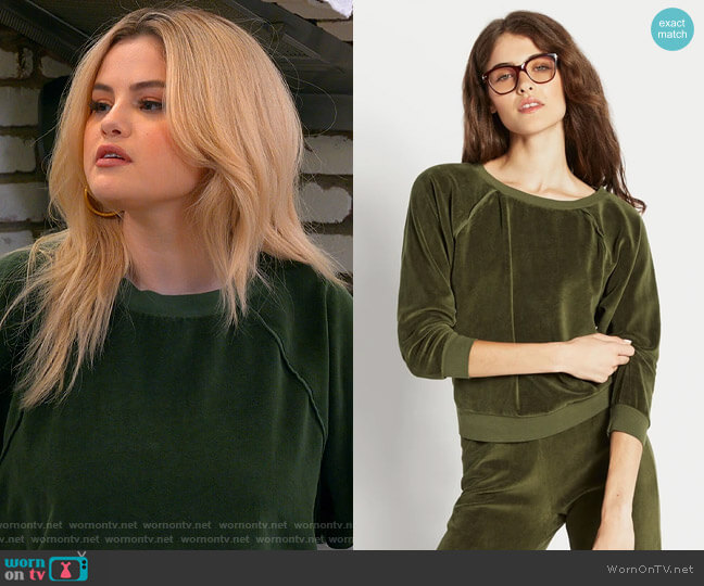 Suzie Kondi The Raglan Top in Velour in Dunmore worn by Selena Gomez on Selena + Chef
