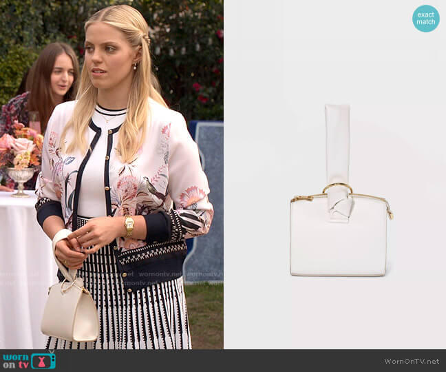 A New Day Wristlet Zip Clutch worn by Leighton Murray (Reneé Rapp) on The Sex Lives of College Girls