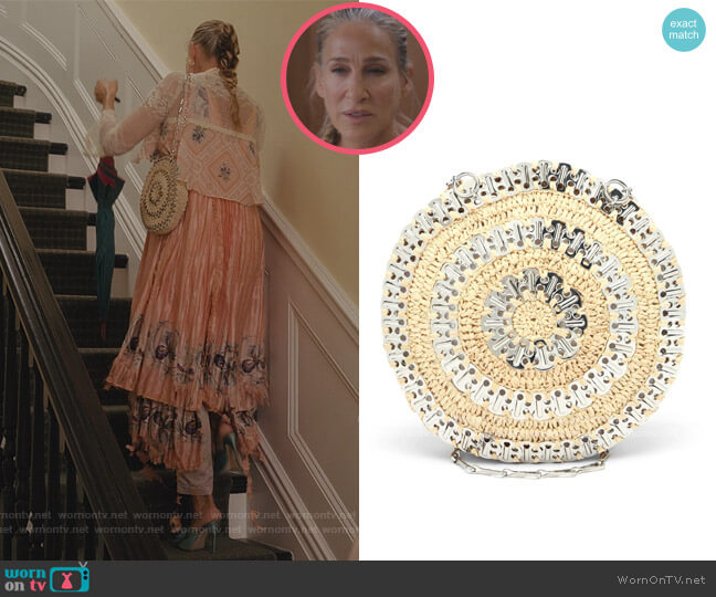 Paco Rabanne Circle Rabanne raffia shoulder bag worn by Carrie Bradshaw (Sarah Jessica Parker) on And Just Like That