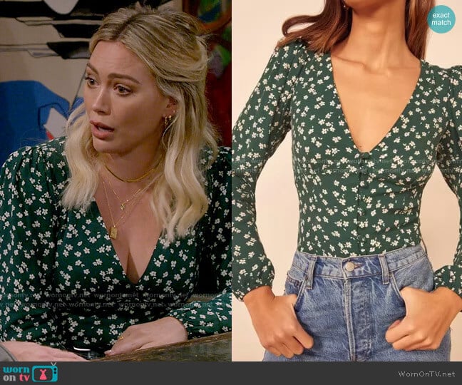 Reformation Nell Top in Annette worn by Sophie (Hilary Duff) on How I Met Your Father