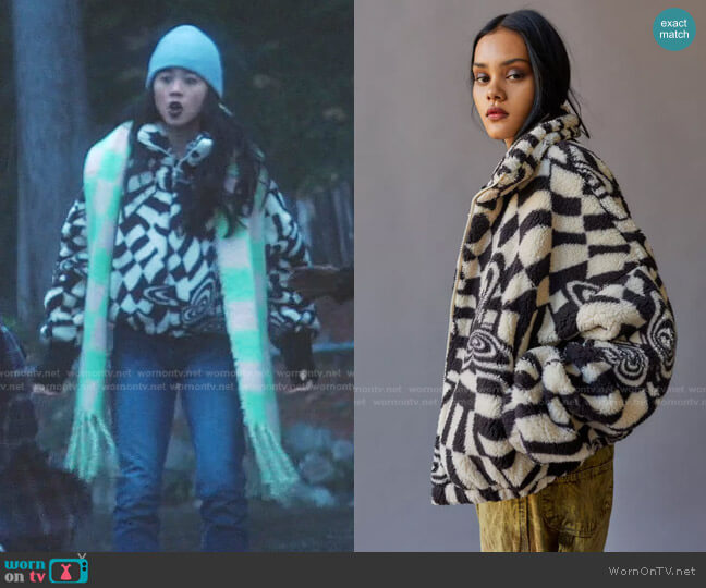 Urban Outfitters Olivia Printed Sherpa Jacket worn by George Fan (Leah Lewis) on Nancy Drew