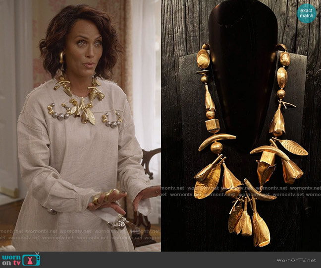 Ana Srdic Jakarandra Flower Necklace worn by Lisa Todd Wexley (Nicole Ari Parker) on And Just Like That