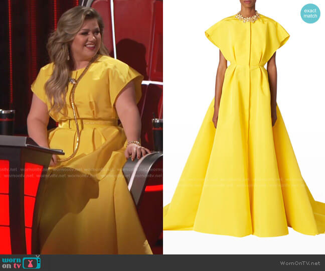 Carolina Herrera Strong-Shoulder Kimono-Sleeve Silk Gown worn by Kelly Clarkson on The Voice