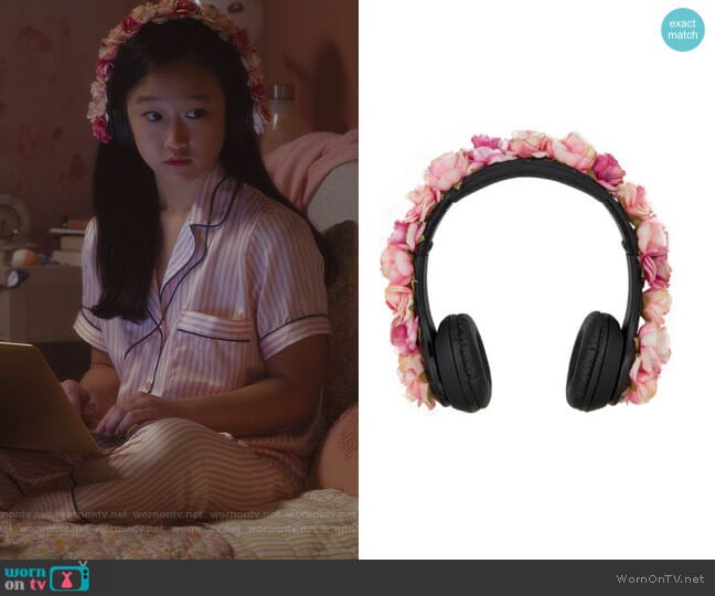 Rose Rockers Headphones worn by Lily Goldenblatt (Cathy Ang) on And Just Like That