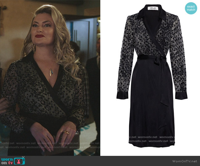 Diane von Furstenberg Angelina flocked printed silk-blend chiffon and satin-jersey wrap dress worn by Alice Cooper (Mädchen Amick) on Riverdale