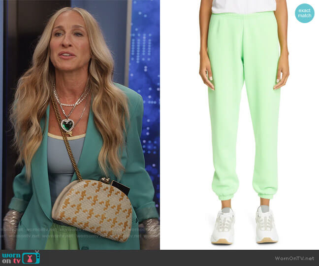 ERL Unisex Cotton Blend Joggers worn by Carrie Bradshaw (Sarah Jessica Parker) on And Just Like That