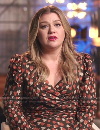 Kelly’s black printed wrap dress on The Voice