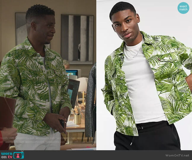 Levis Vintage fit tropical fern print denim trucker jacket in oatmeal worn by Julien (Samuel Arnold) on Emily in Paris