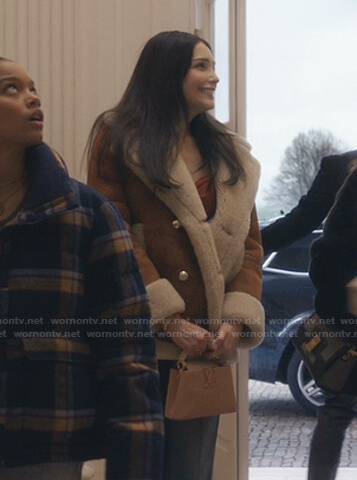 Luna’s beige suede shearling coat on Gossip Girl