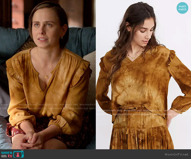 Madewell Tie-Dye Ruffle-Shoulder Top worn by Kimberly Finkle (Pauline Chalamet) on The Sex Lives of College Girls
