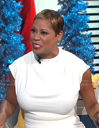 Monique Kelley’s white gathered shoulder dress on E! News Daily Pop