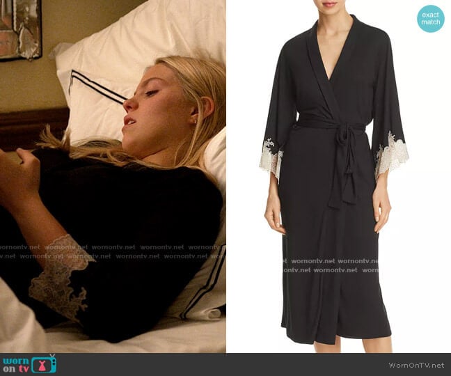 Natori Luxe Shangri-La Robe worn by Leighton Murray (Reneé Rapp) on The Sex Lives of College Girls