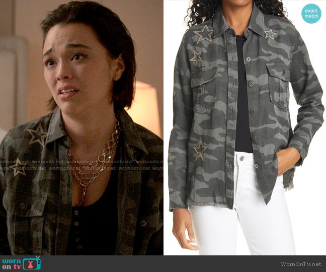 Rails Loren Shirt in Charcoal Camo worn by Alicia (Midori Francis) on The Sex Lives of College Girls