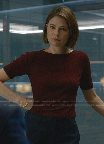 Taylor’s brown ribbed short sleeve top on Bull