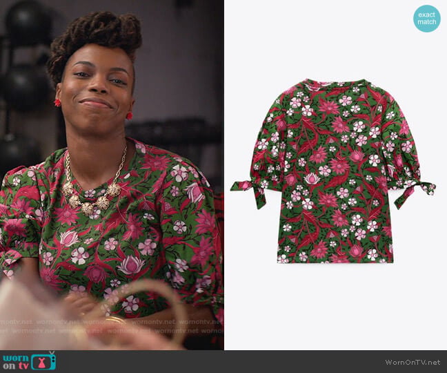 Zara T-Shirt with Bowed Sleeves worn by Denise (Sasheer Zamata) on Home Economics