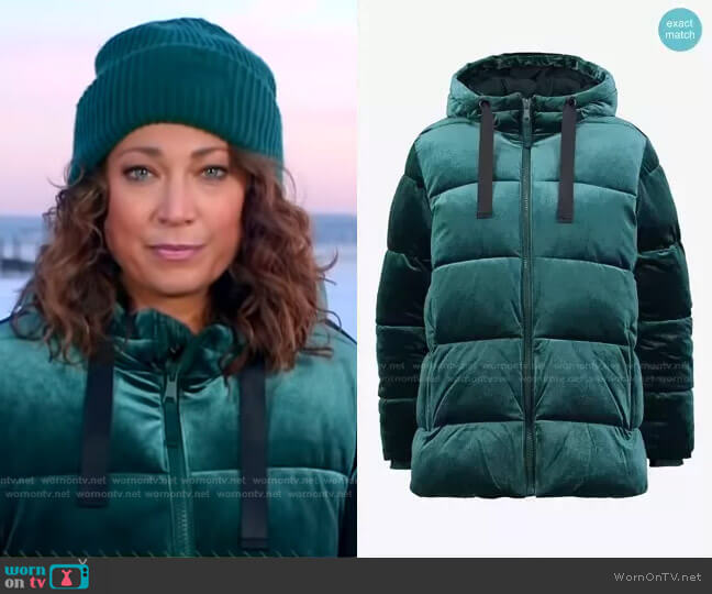 Gap Coldcontrol Max Hooded Velvet Puffer Jacket worn by Ginger Zee on Good Morning America