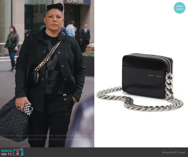 Kara Black Camera Bag worn by Che Diaz (Sara Ramirez) on And Just Like That
