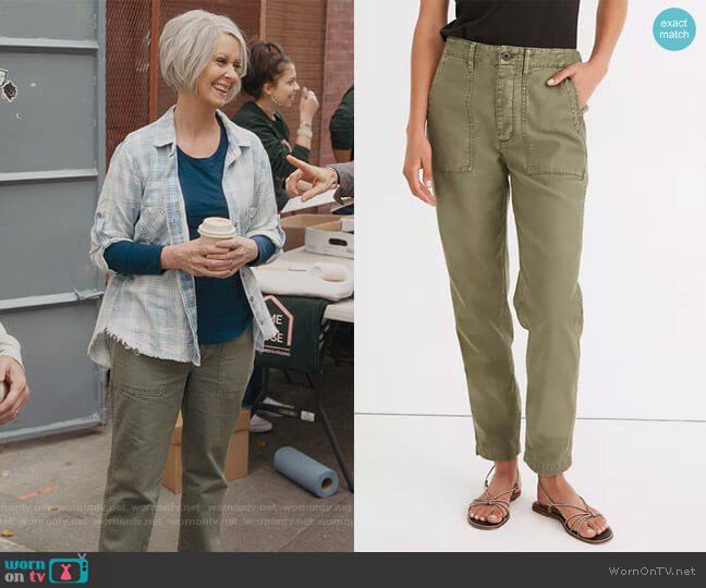 Madewell Griff Tapered Fatigue Pants worn by Miranda Hobbs (Cynthia Nixon) on And Just Like That