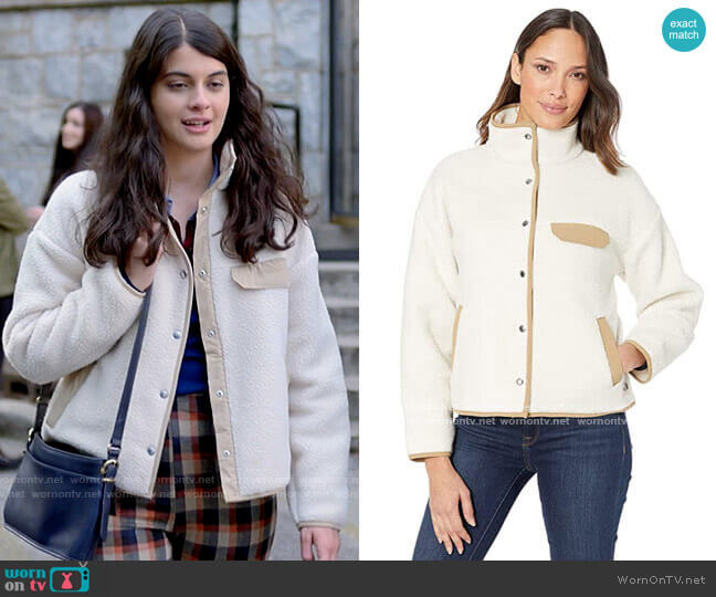 The North Face Cragmont Fleece Jacket in Vintage White / Kelp Tan worn by Samantha Fink (Sofia Black-D'Elia) on Single Drunk Female