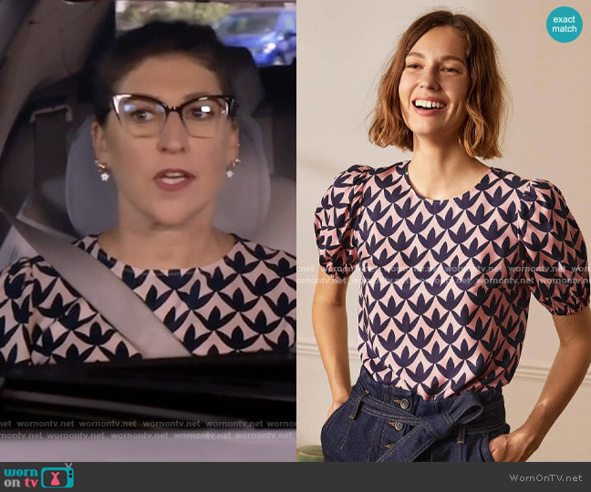 Boden Adriana Puff Sleeve Top in Milkshake Petal Geo worn by Kat Silver (Mayim Bialik) on Call Me Kat