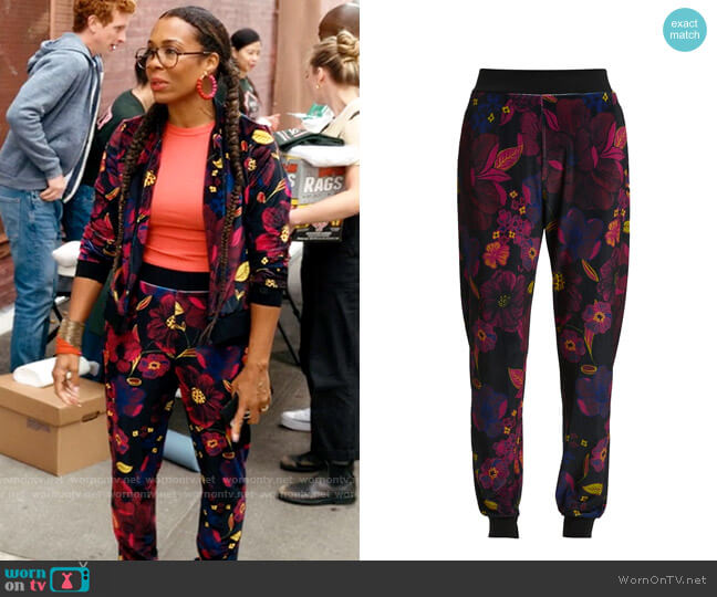 Chiara Boni La Petite Robe Kris Floral Velvet Joggers worn by Dr. Nya Wallace (Karen Pittman) on And Just Like That