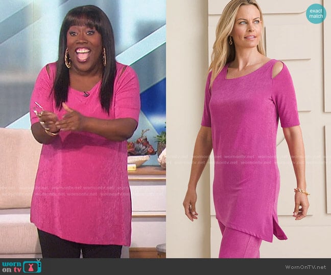Chico's Split-Shoulder Tunic worn by Sheryl Underwood on The Talk