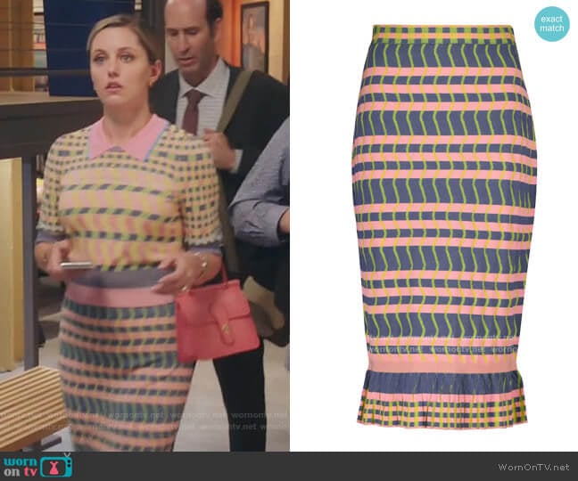 Diane von Furstenberg Rosa ribbed knit midi skirt worn by Tami (Taylor Louderman) on Kenan